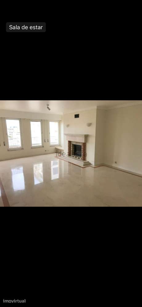 Apartamento T1 com garagem e piscina em Lisboa