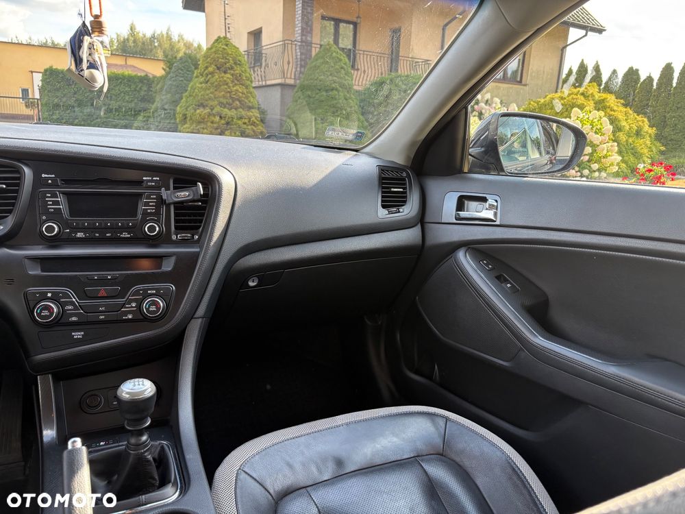Kia Optima 2.0 L - 13