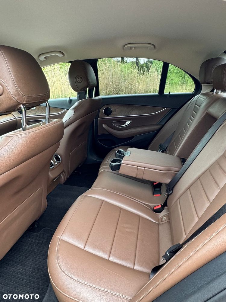 Mercedes-Benz Klasa E 220 d 9G-TRONIC - 27