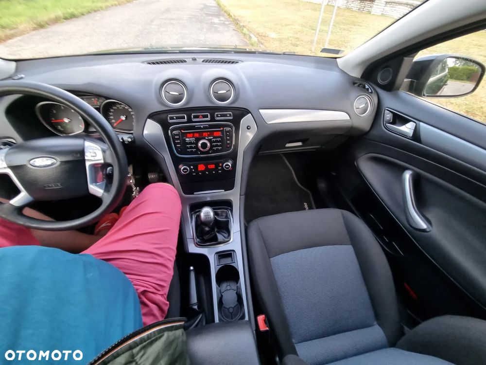 Ford Mondeo 1.6 TDCi Ambiente - 32