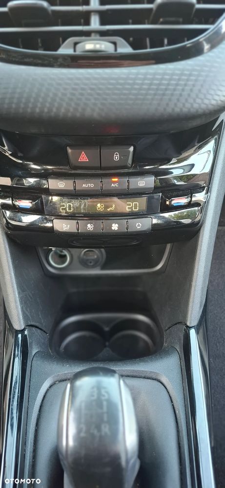 Peugeot 2008 1.6 BlueHDi Allure - 23