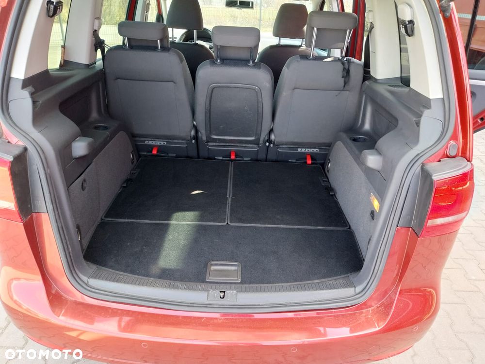 Volkswagen Touran - 12