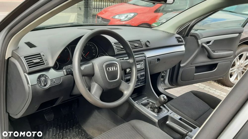 Audi A4 Limousine - 10