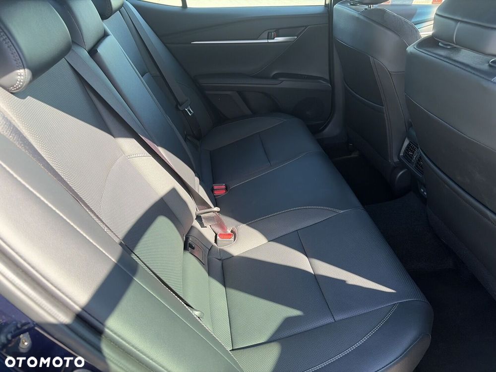 Toyota Camry - 12