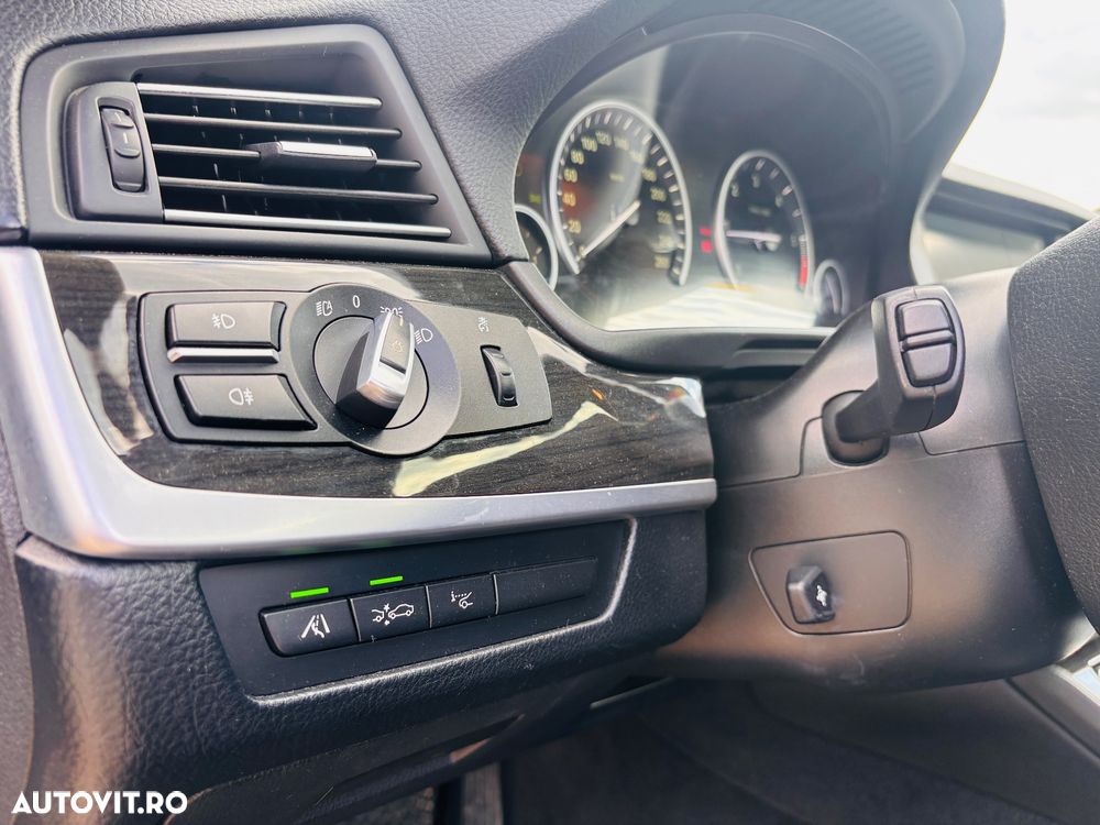 BMW Seria 5 525d xDrive - 10