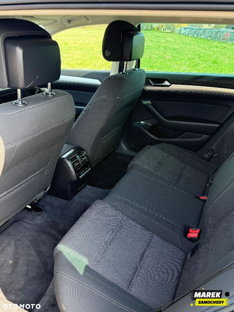 Volkswagen Passat - 8