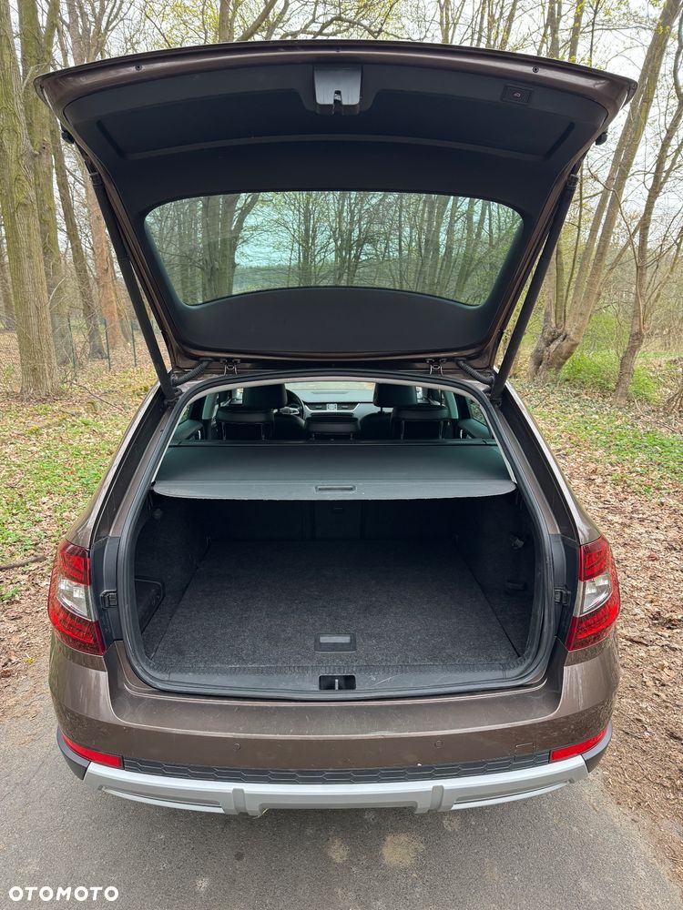 Skoda Octavia 2.0 TDI 4x4 DSG Scout - 15