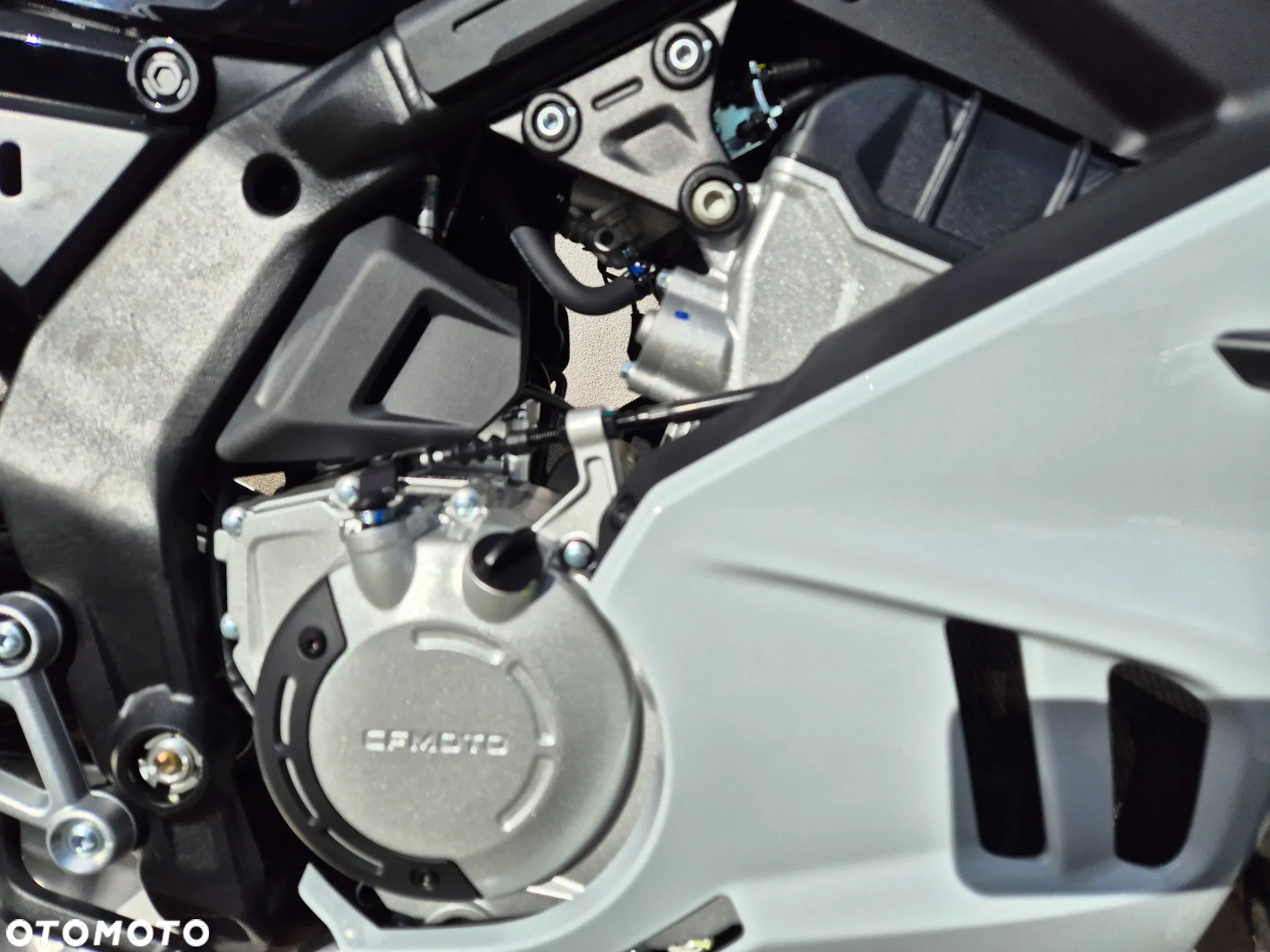 CFMoto SR - 16