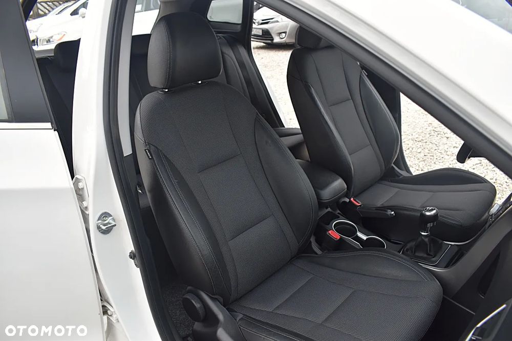 Hyundai i30 i30cw 1.6 CRDi Fifa World Cup Edition - 21
