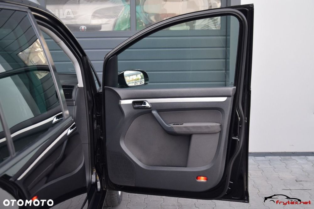 Volkswagen Touran - 22