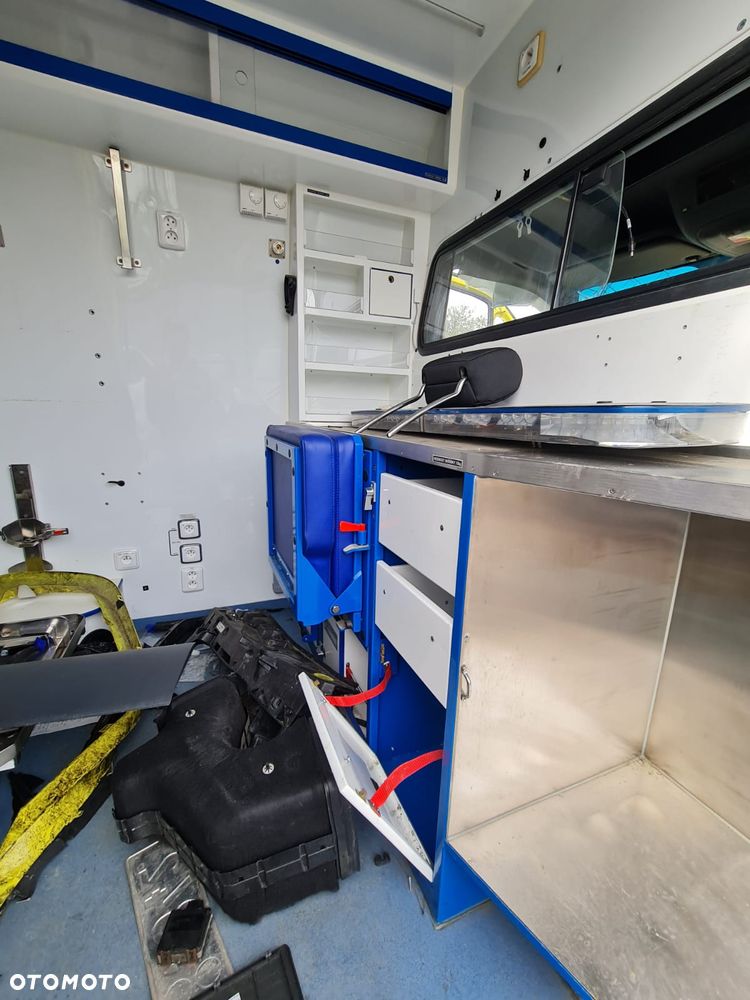 Mercedes-Benz Sprinter Ambulans Kamper Furgon W907 319 CDI 3.0 V6 190 KM - 8