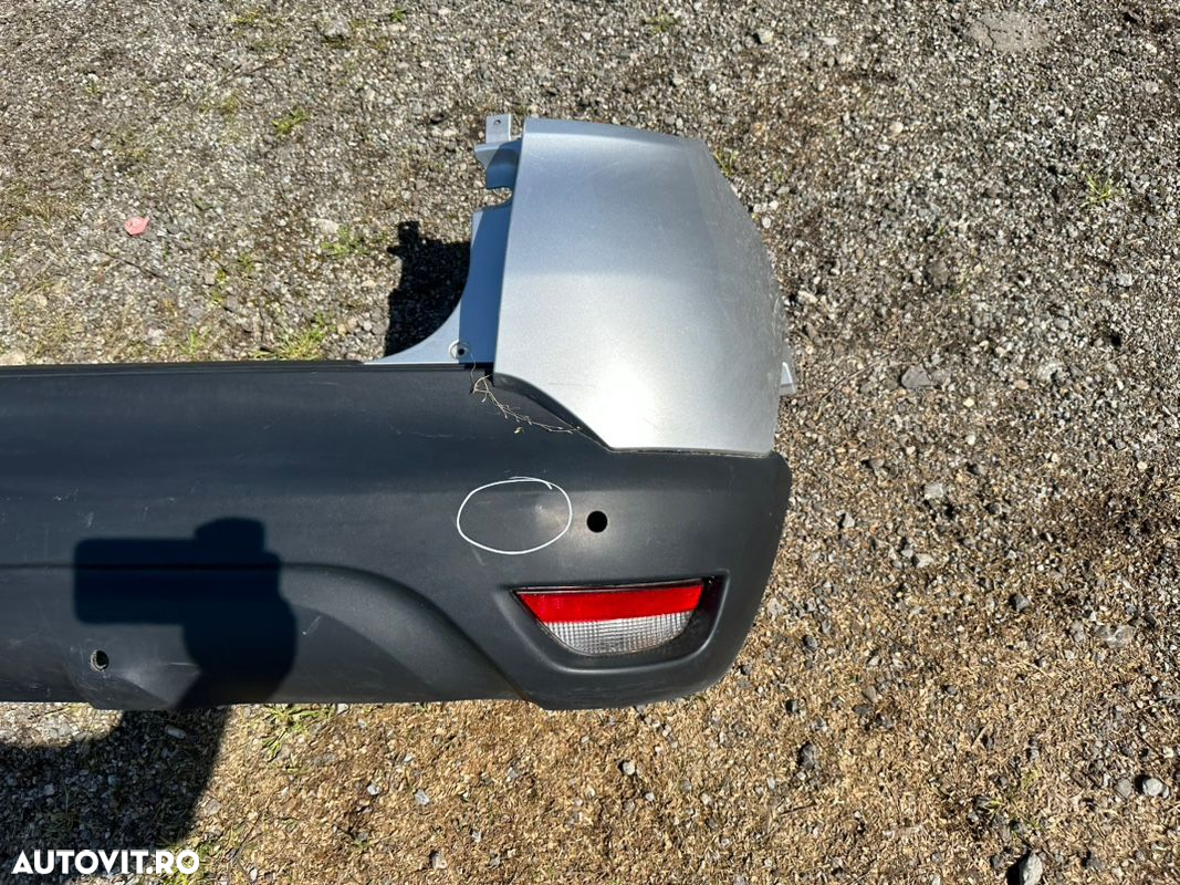 Bara spate RENAULT CAPTUR  an 2015 cu 4 gauri senzori parcare ,are defect - 3