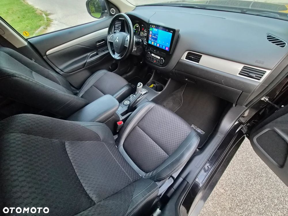 Mitsubishi Outlander 2.0 4WD Top - 26