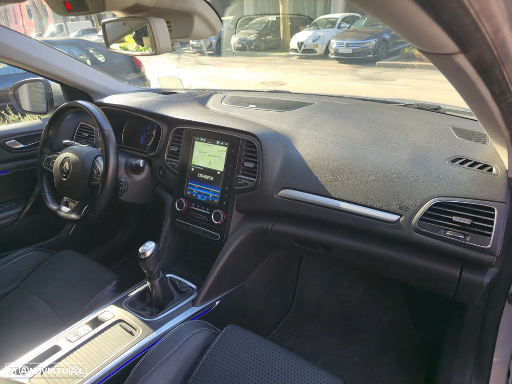 Renault Mégane Sport Tourer BLUE dCi 115 BOSE EDITION - 29