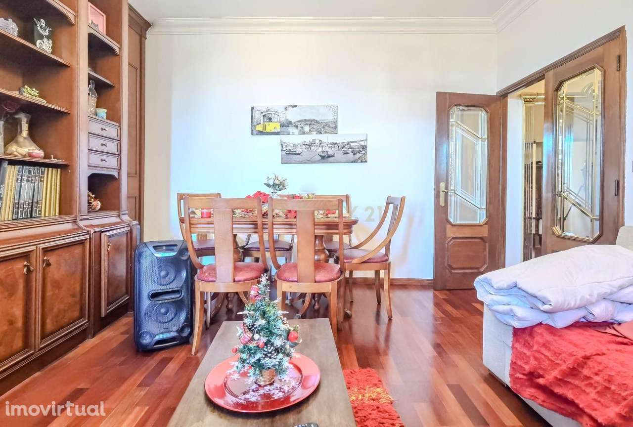 Apartamento T3 Duplex na Rua da Constituição | Próximo ao Marquês - Grande imagem: 2/27