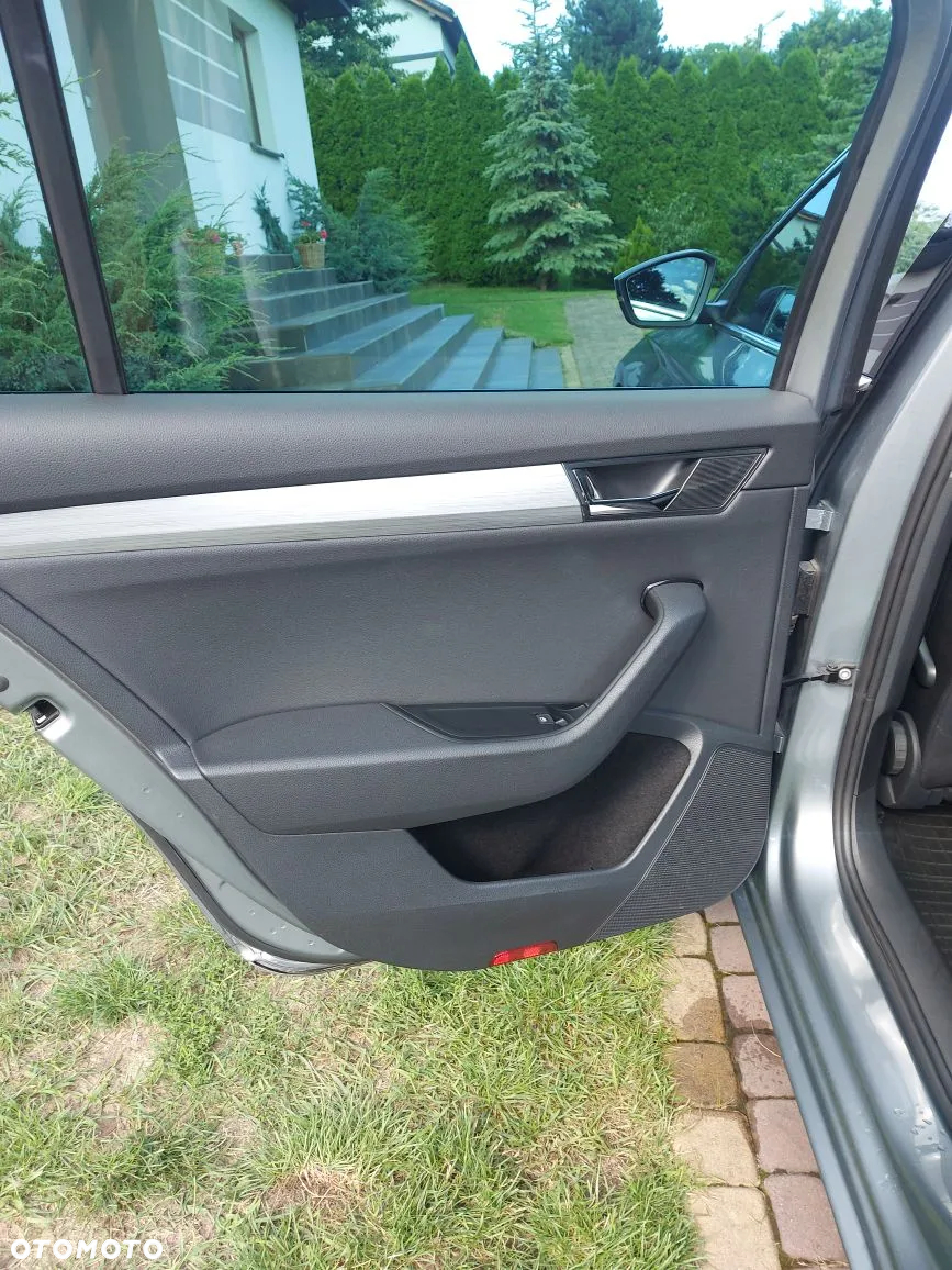 Skoda Superb 2.0 TDI SCR Ambition DSG - 17