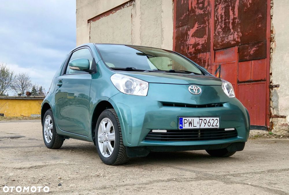 Toyota iQ - 2