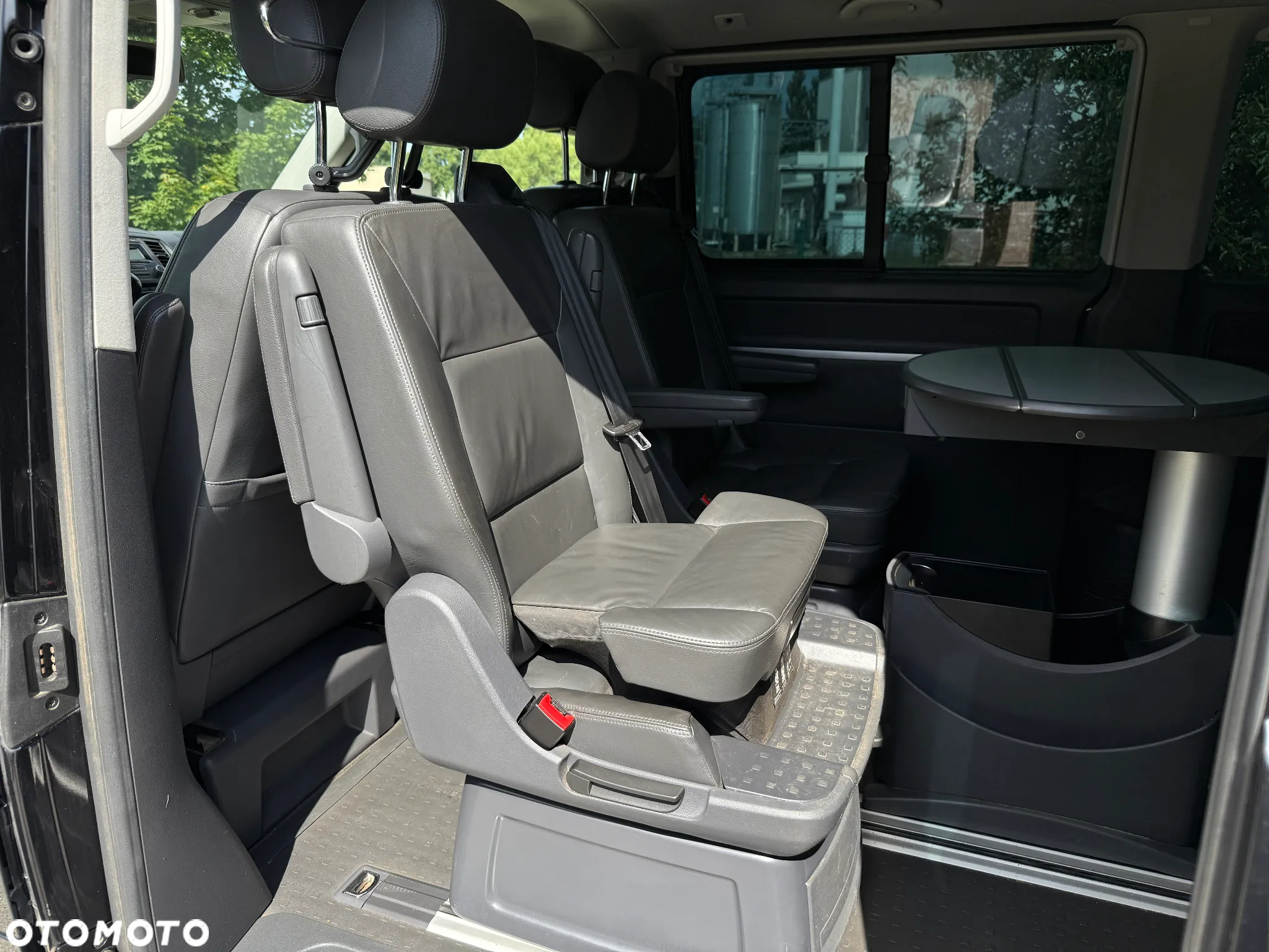 Volkswagen Multivan - 10