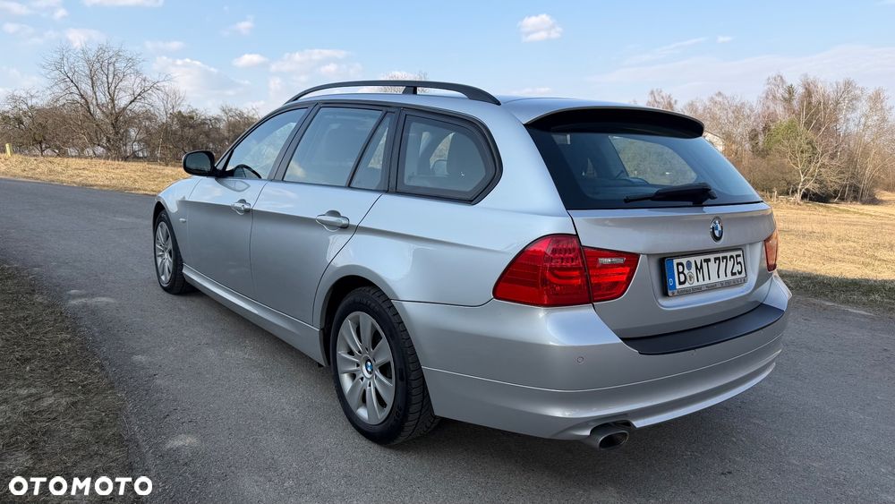 BMW Seria 3 320d xDrive - 11