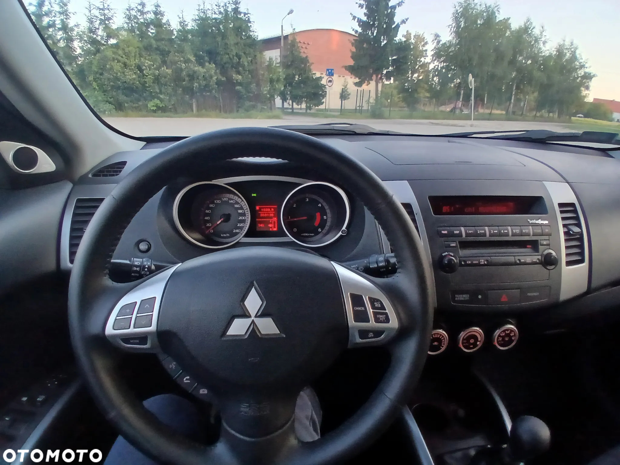 Mitsubishi Outlander 2.0 DID Intense + - 21