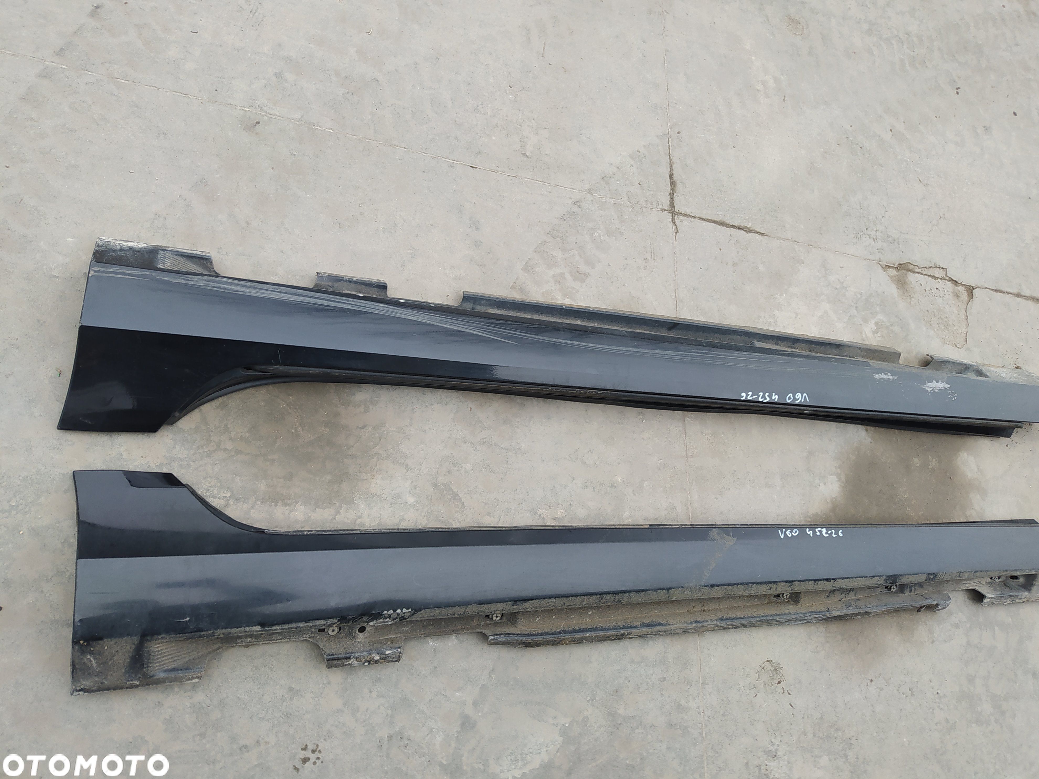 LISTWA PROGOWA NAKŁADKA LEWA KOLOR 452-26 VOLVO V60 S60 II RADOM - 1