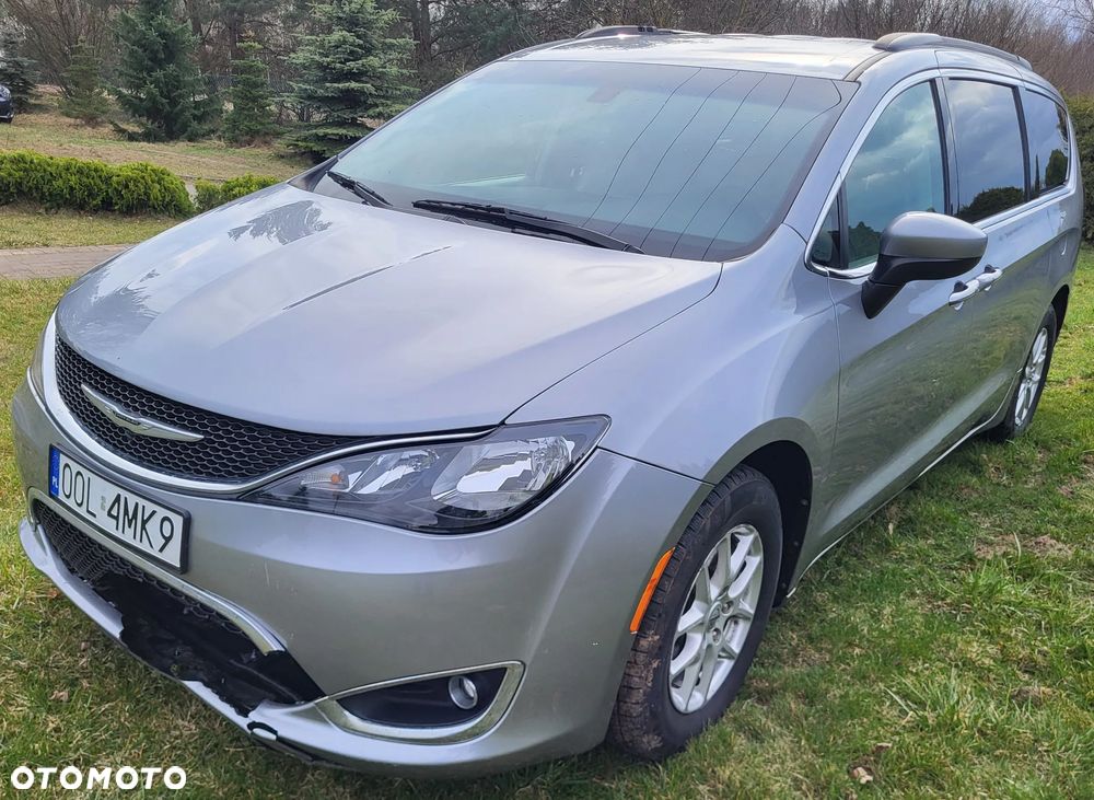 Chrysler Pacifica - 1