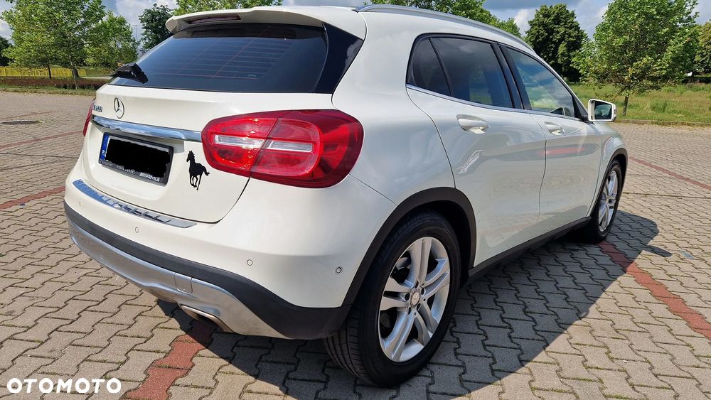 Mercedes-Benz GLA - 8