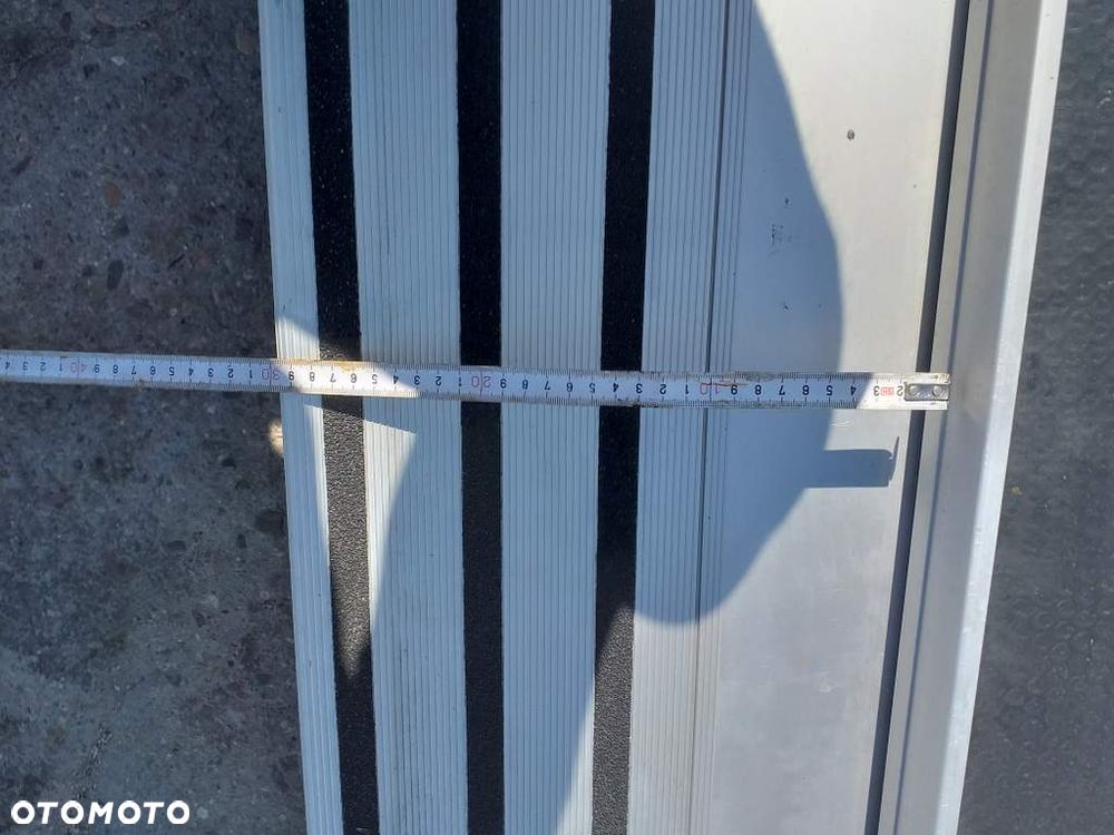 Elektrycznie wysuwany Stopień THULE do Kampera - 9