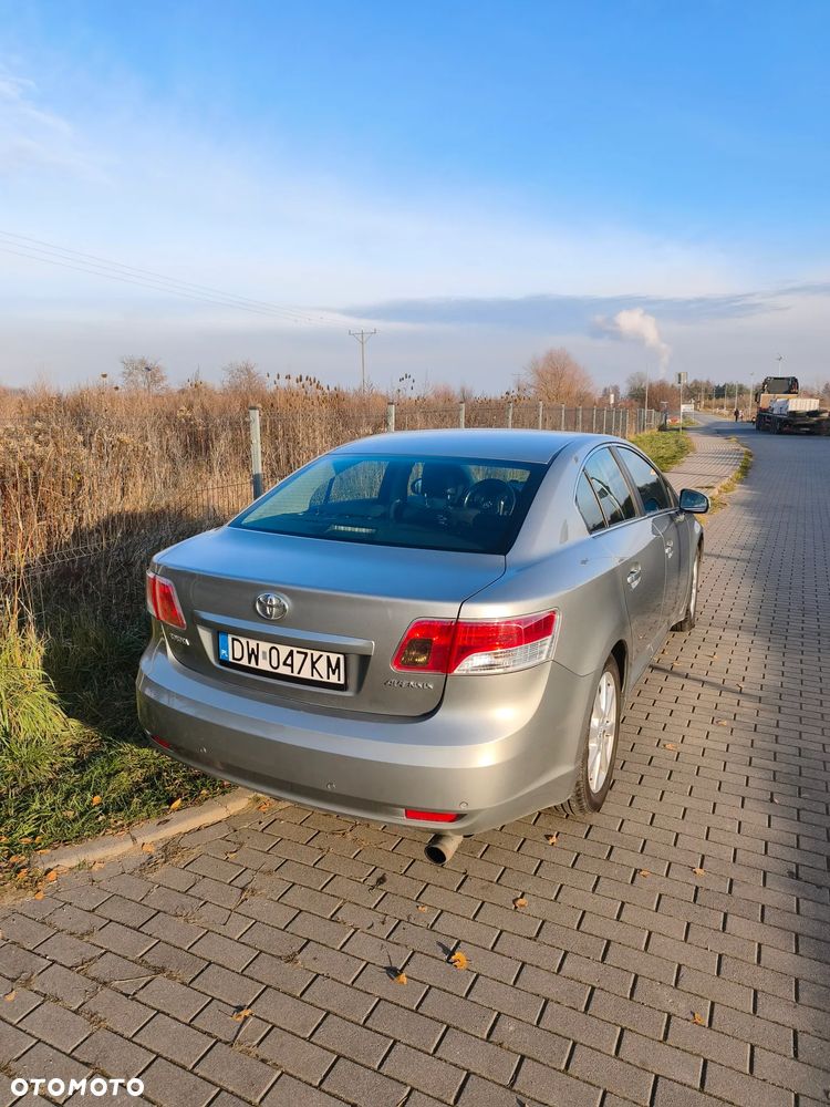 Toyota Avensis 2.0 Sol plus - 11