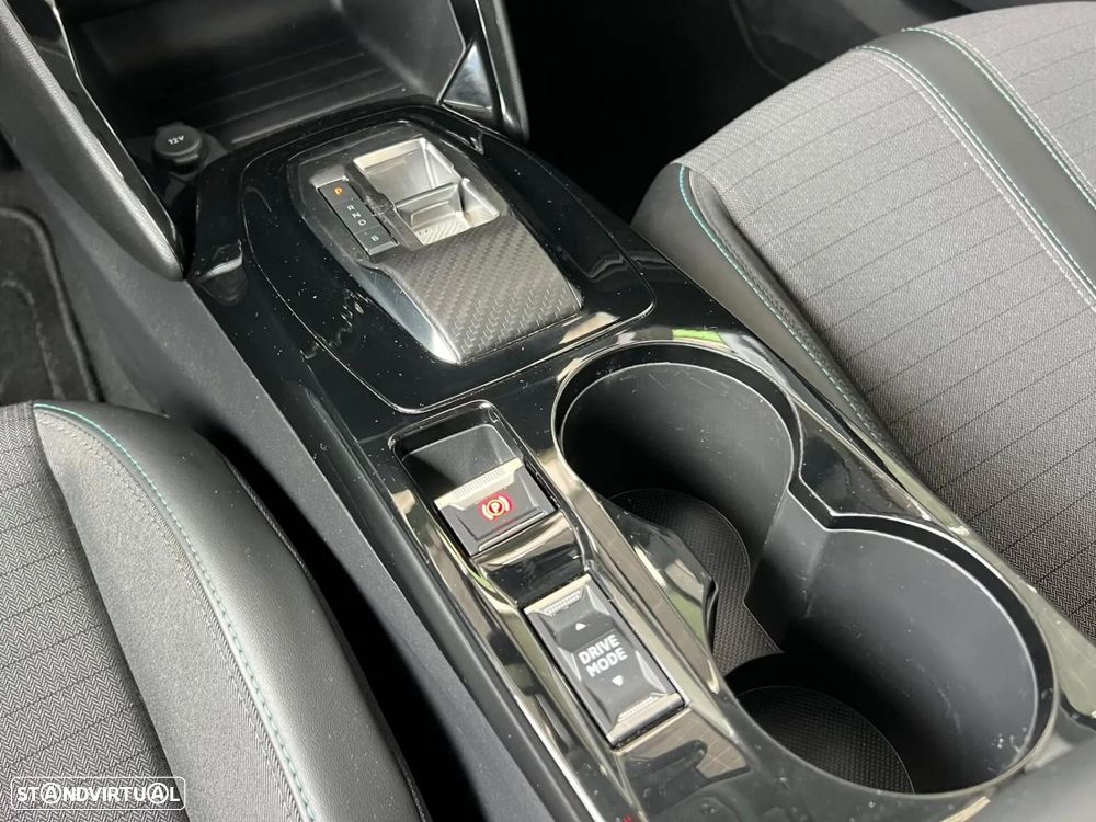 Peugeot e-2008 50 kWh Allure Pack — fotografia 19