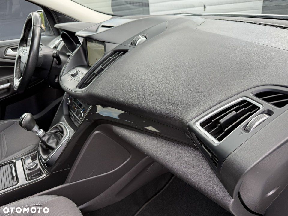 Ford Kuga 2.0 TDCi 2x4 Titanium - 32