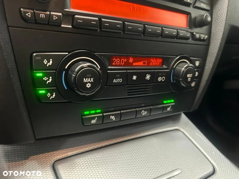 BMW Seria 3 325xi Touring - 33
