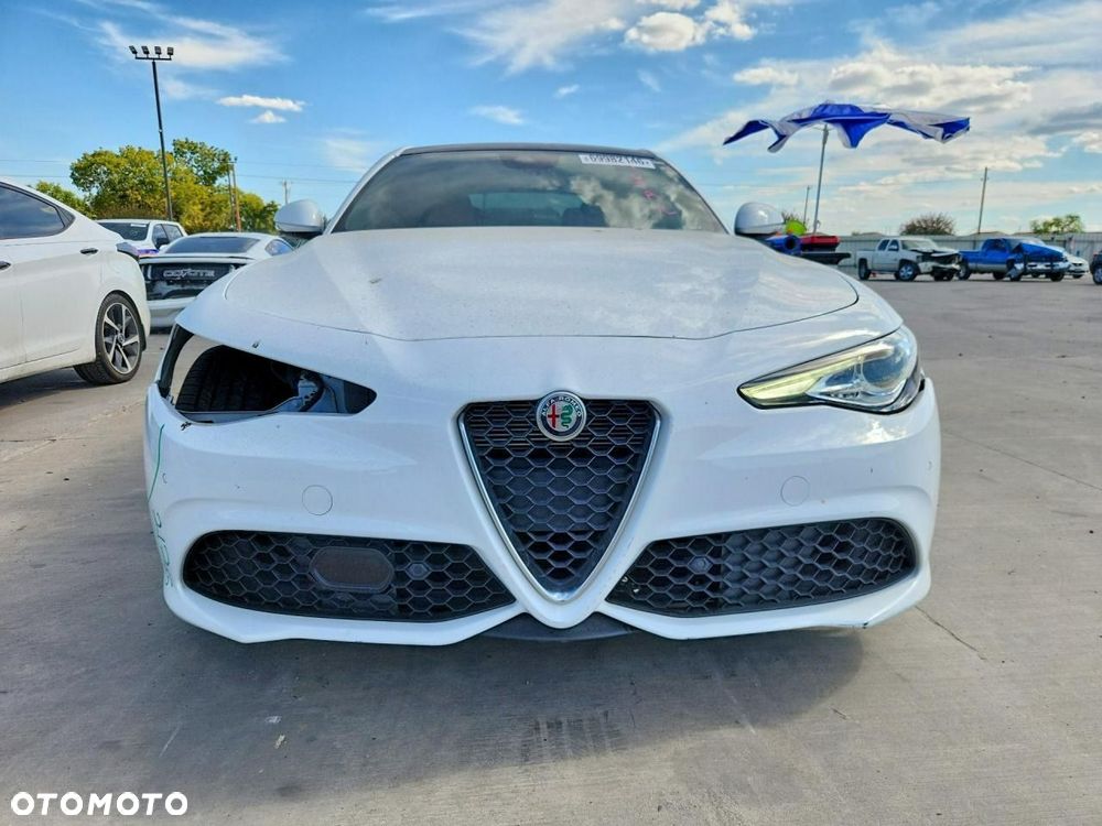 Alfa Romeo Giulia 2021 photo 2