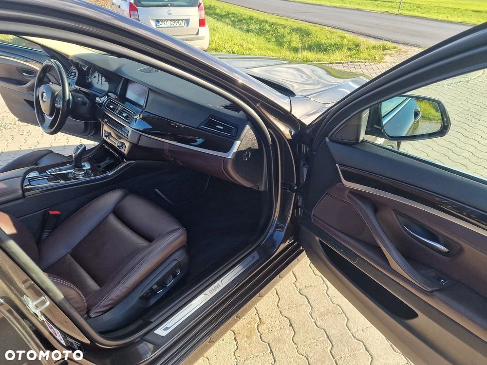 BMW Seria 5 530d xDrive Sport-Aut Luxury Line - 26