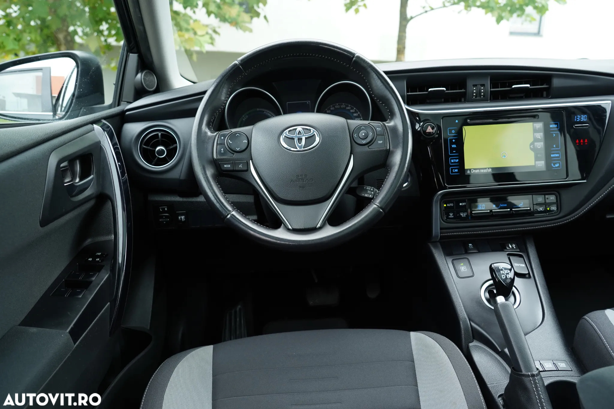 Toyota Auris 1.8 L VVT-i Hybrid Sol + - 12