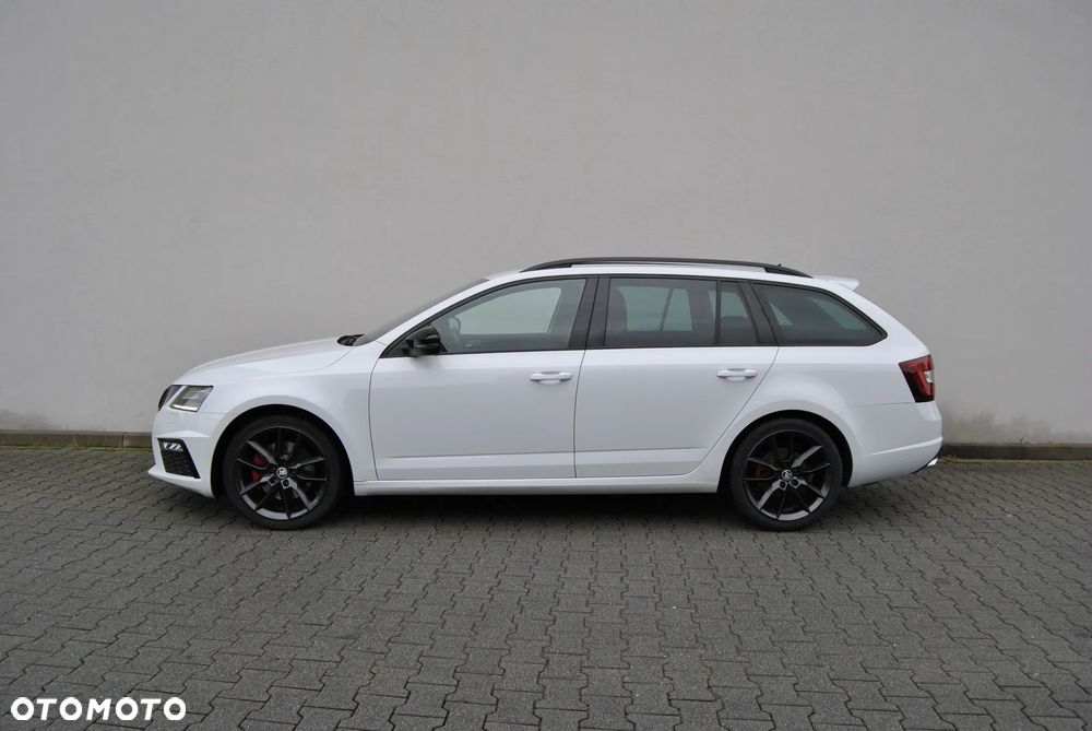 Skoda Octavia Combi 2.0 TDI DSG RS - 2