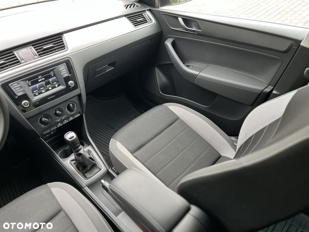 Skoda RAPID 1.2 TSI Ambition - 23