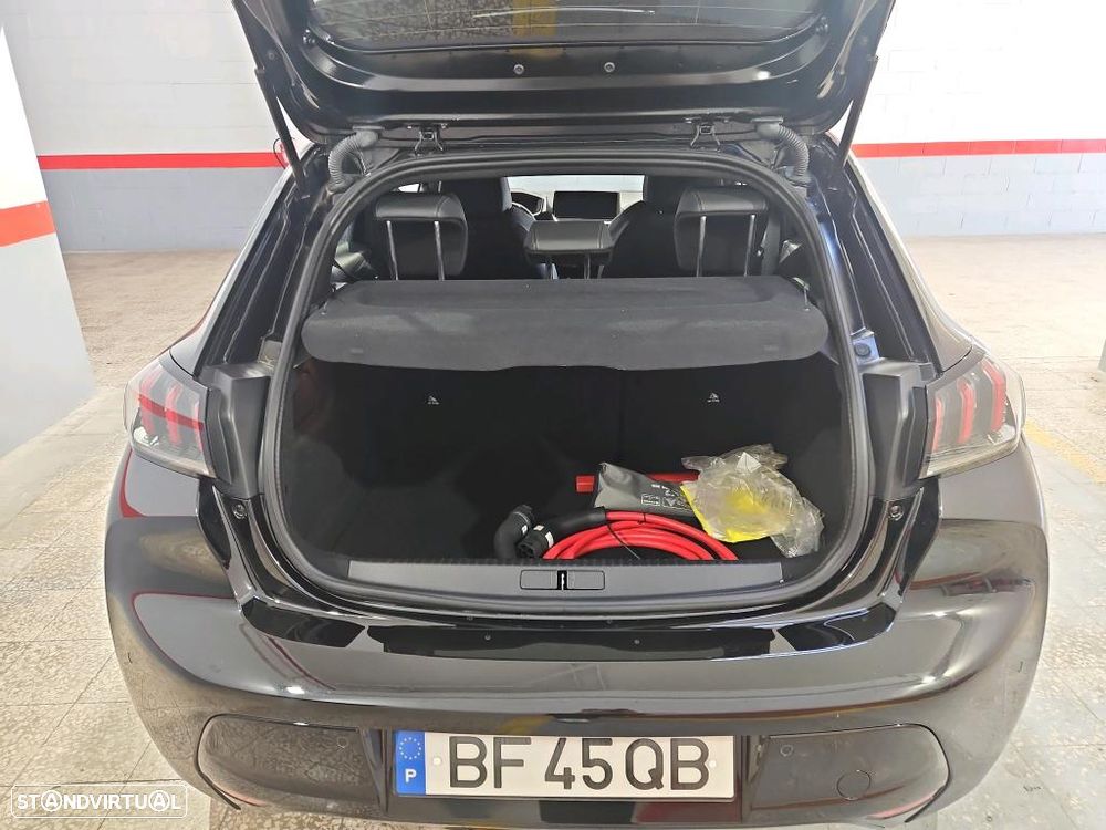 Peugeot e-208 - 12