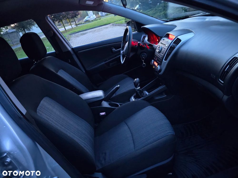 Kia Ceed - 9