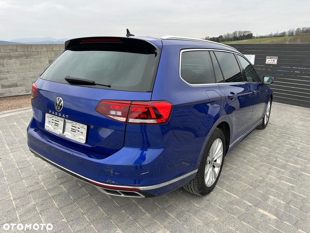 Volkswagen Passat Variant 2.0 TDI SCR DSG R-Line - 4