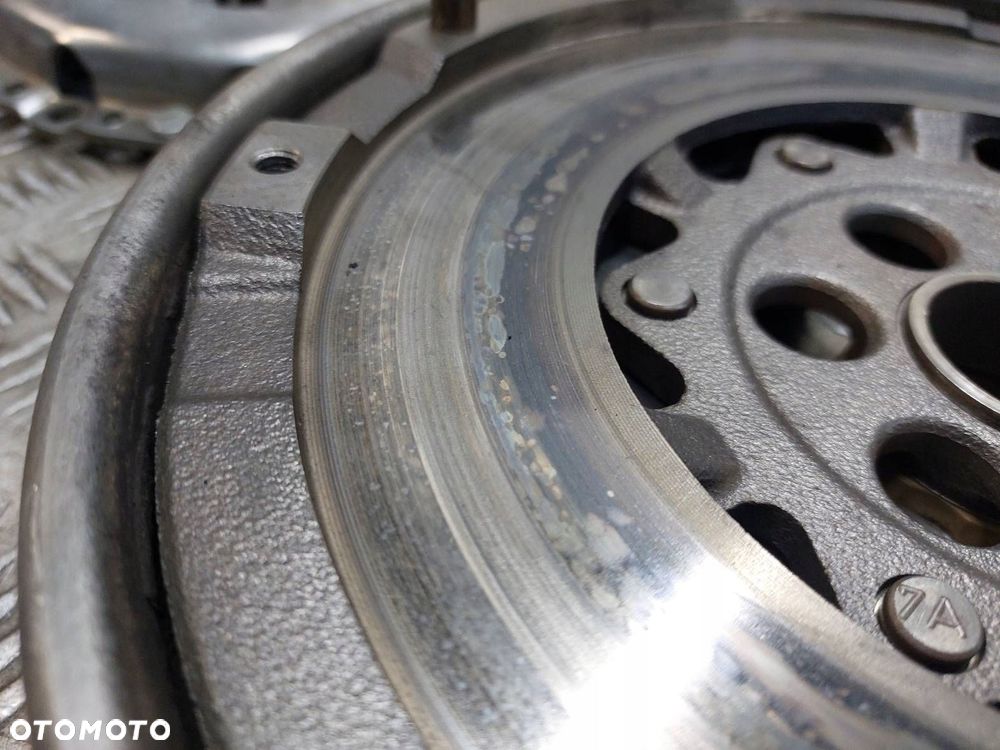 KOŁO DWUMASOWE + TARCZA + DOCISK + ŁOŻYSKO OPOROWE BMW E90 318i 2.0 16V - 2