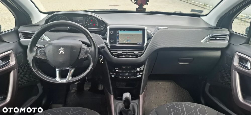 Peugeot 2008 1.2 Pure Tech Style S&S - 25