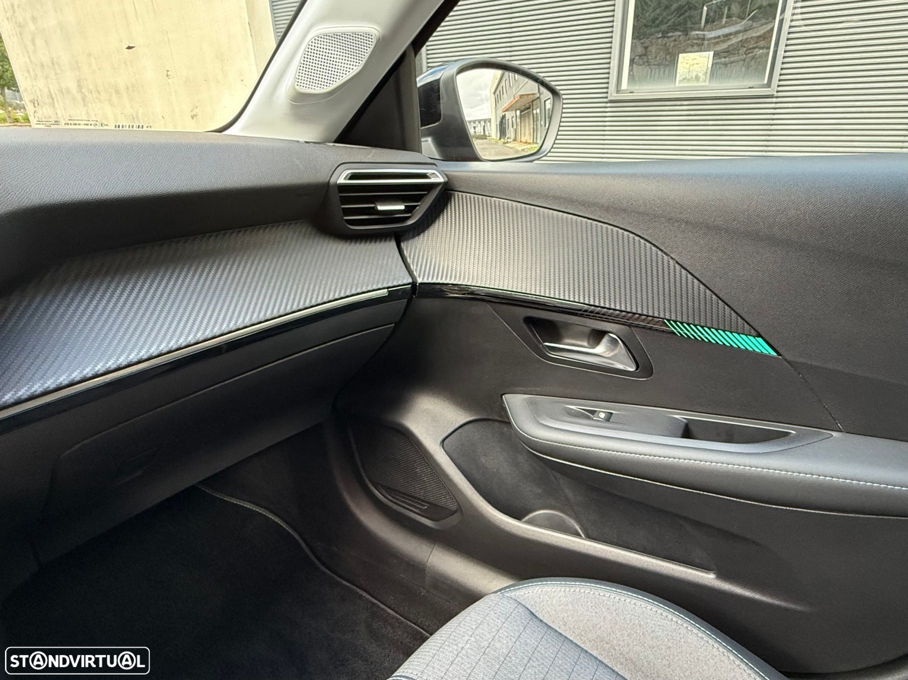 Peugeot 208 PureTech 100 EAT8 Allure - 19