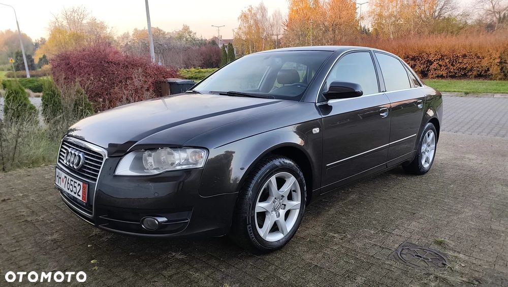 Audi A4 Limousine - 1