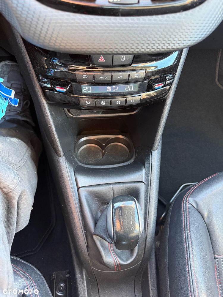 Peugeot 208 - 20