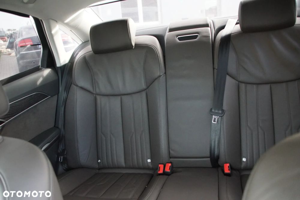 Auto na części 692106889 Audi A8L A8 long 3.0 TDI DMGK hybryda skrzynia udp lakier LY9T drzwi klapa lampa szyba ćwiartka dyfer belka zderzak fotele deska konsola airbag wyświetlacz przełącznik sterownik komputer - 5