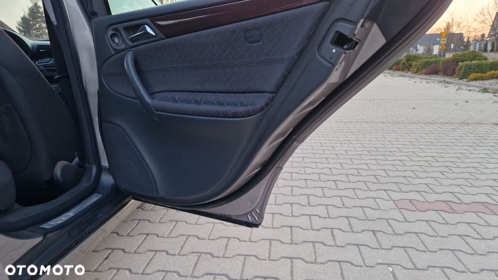 Mercedes-Benz Klasa C 200 Kompressor Automatik Elegance - 21