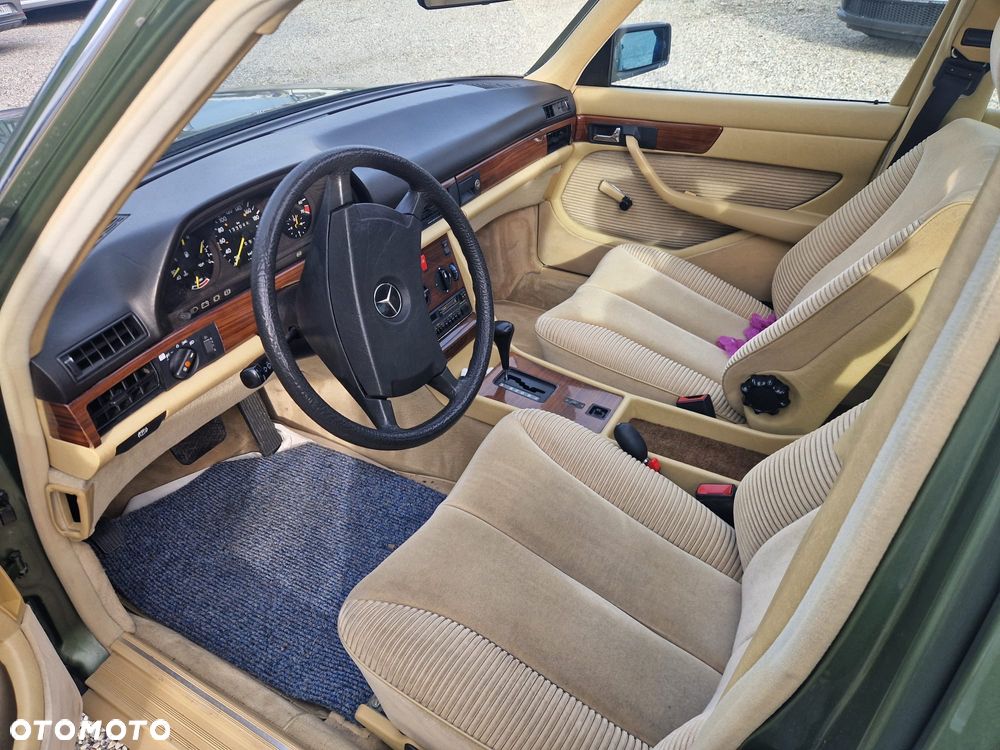 Mercedes-Benz 280 - 6