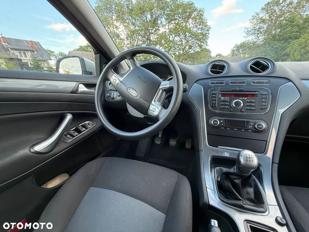 Ford Mondeo 2.0 Trend - 13