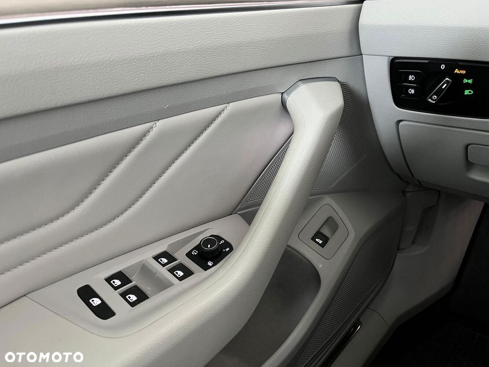 Volkswagen Passat 2.0 TDI Elegance DSG - 11